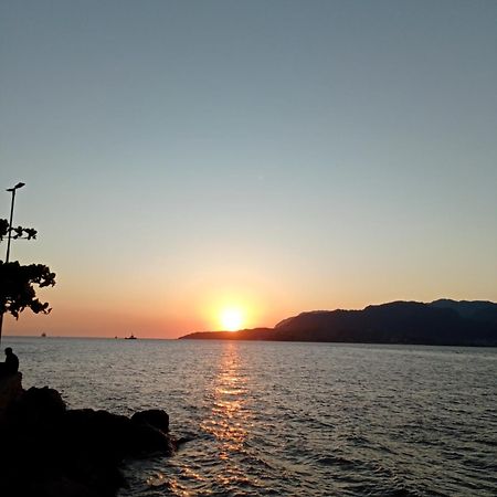 Suite Pe Na Areia- Espaco Independente Na Praia Do Curral Com Localizacao Privilegiada - Simplicidade E Comodidade Com O Por Do Sol Mais Lindo De Ilhabela - Melhor Custo Beneficio Para Ate 4 Pessoas , Na Av Jose Pacheco Do Nascimento Nº 7682 Luaran gambar