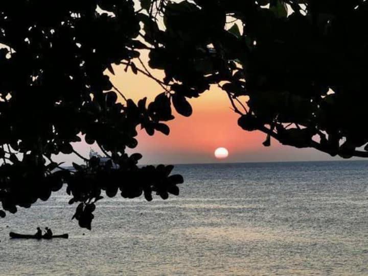 Suite Pe Na Areia- Espaco Independente Na Praia Do Curral Com Localizacao Privilegiada - Simplicidade E Comodidade Com O Por Do Sol Mais Lindo De Ilhabela - Melhor Custo Beneficio Para Ate 4 Pessoas , Na Av Jose Pacheco Do Nascimento Nº 7682 Luaran gambar