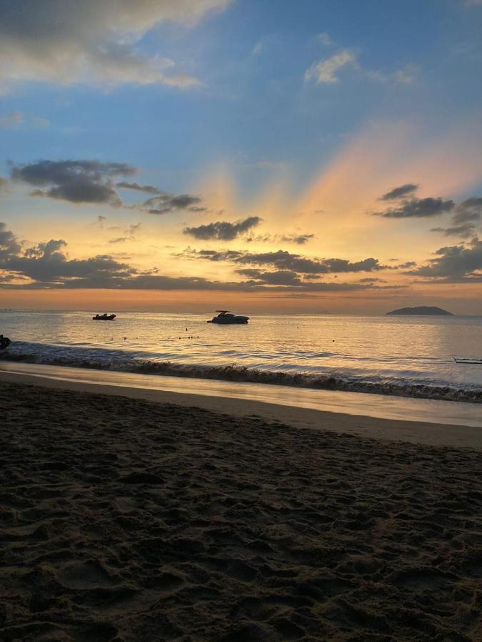 Suite Pe Na Areia- Espaco Independente Na Praia Do Curral Com Localizacao Privilegiada - Simplicidade E Comodidade Com O Por Do Sol Mais Lindo De Ilhabela - Melhor Custo Beneficio Para Ate 4 Pessoas , Na Av Jose Pacheco Do Nascimento Nº 7682 Luaran gambar